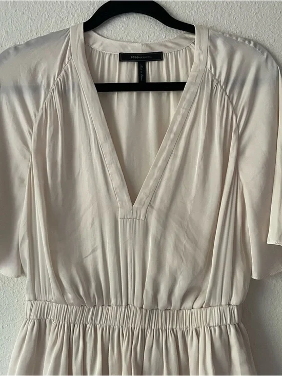 BCBG Max Azria Lourie V Neck Flutter Sleeve Feminine Tiered Summer Dress - Picture 2 of 13